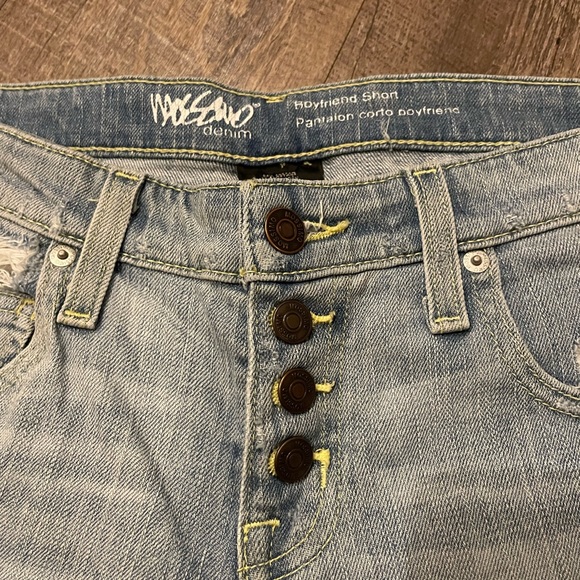 Mossimo Cut Off Boyfriend Shorts Buttom fly Distressed Size 2/26 - Picture 2 of 5
